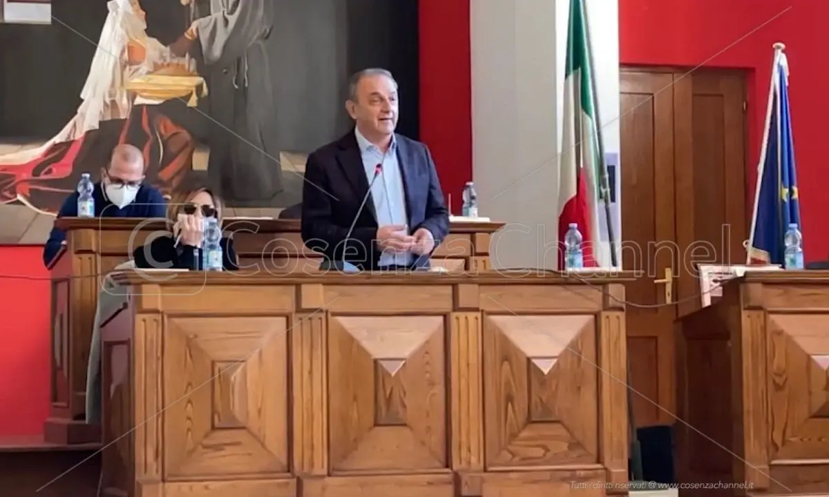 Cetraro, Cennamo ritira le dimissioni. Decisiva l'apertura di Forza Italia