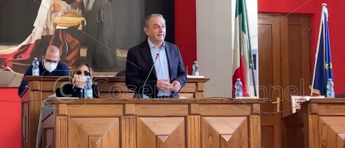 Cetraro, Cennamo ritira le dimissioni. Decisiva l'apertura di Forza Italia