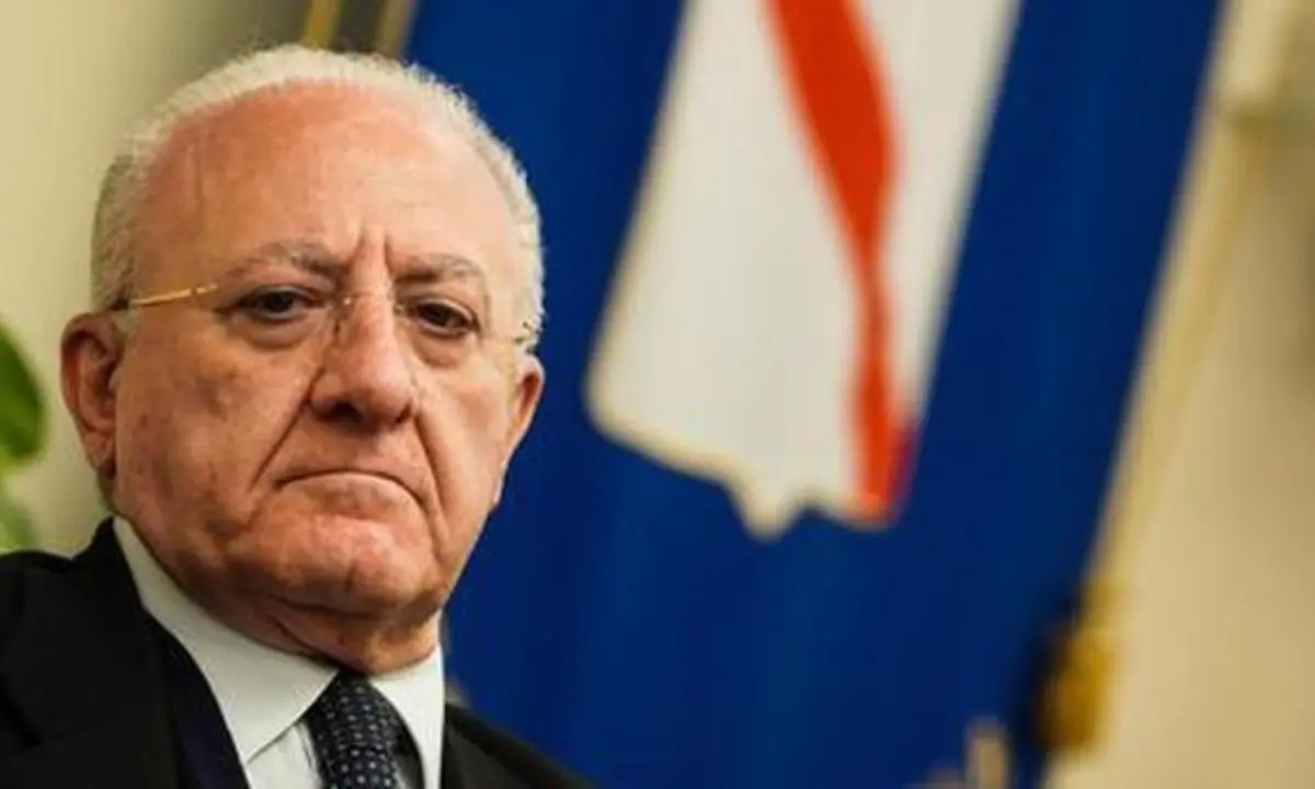 De Luca: «In Campania elementari e medie chiuse fino a fine gennaio»