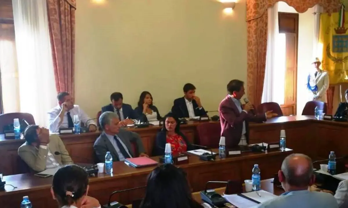 Covid Corigliano-Rossano, l'opposizione attacca Stasi: «Ospedale in emergenza, lui fa finta di niente»