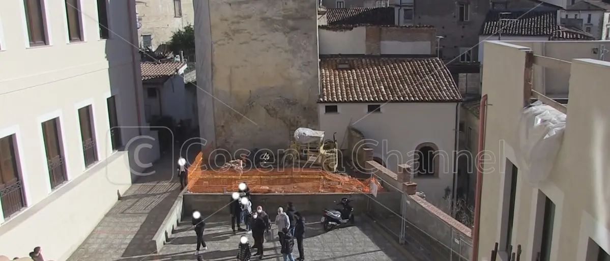 Liceo Telesio, l'occupazione prosegue. Ma il dirigente prova a riportare in classe gli studenti