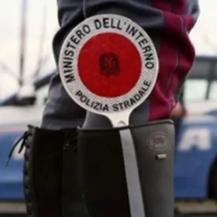 La Polizia stradale festeggia 75 anni: a Cosenza un incontro con gli studenti dell'Istituto \"Monaco\"