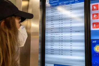 Covid oggi Gb, via classificazione 'a semaforo': resta solo lista paesi rossi