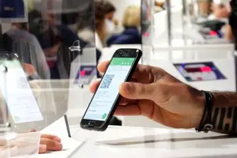 Green pass obbligatorio, boom prenotazioni vaccino: regole per lavoratori