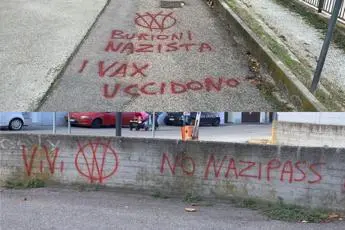 Green pass, a Forlì scritte no vax: \"Burioni nazista, no nazipass\"