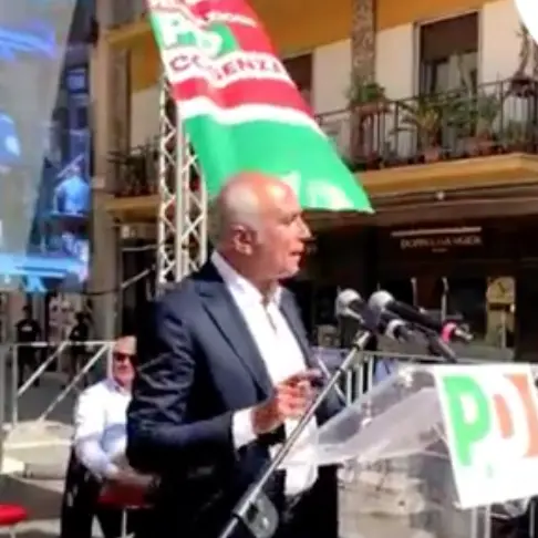Letta: «Cosenza svolterà con Franz Caruso: Pd alternativa alle destre» VIDEO
