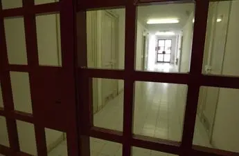 Frosinone, detenuto spara colpi di pistola in carcere
