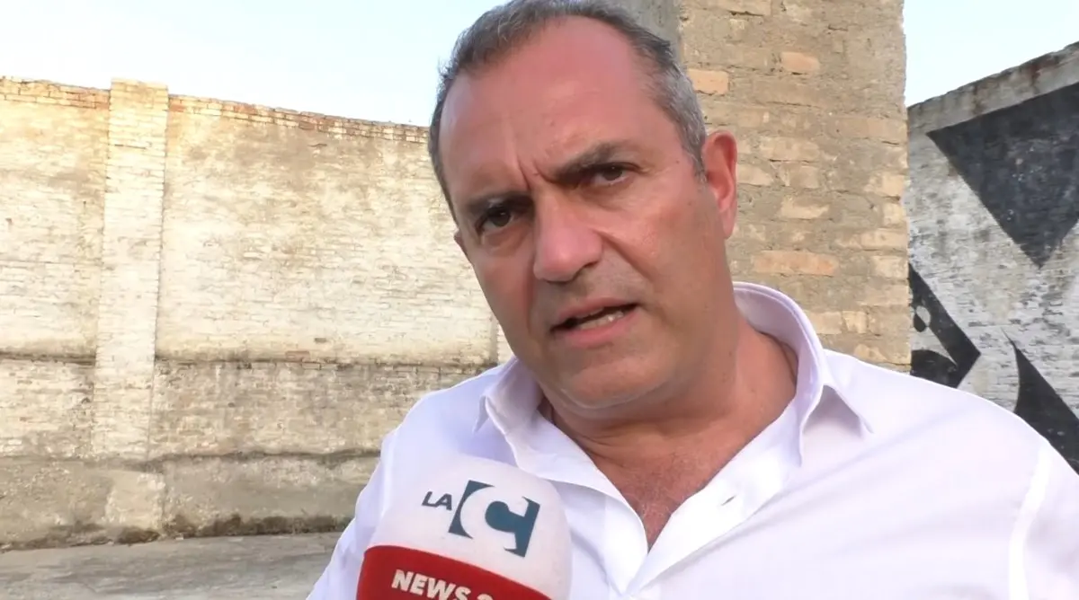 Regionali, de Magistris: «Basta profitti e affari sull’acqua»