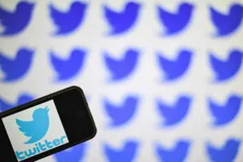 Twitter, accordo da oltre 800 milioni dollari per chiudere class action