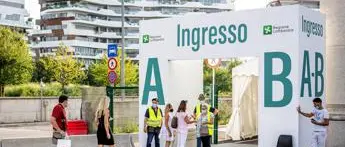 Terza dose vaccino Covid da oggi ai fragili, le ipotesi in campo