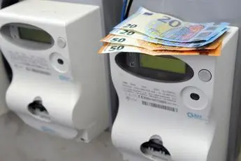 Aumento bollette, governo al lavoro: c'è anche il bonus, a chi spetta