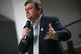 Covid, Calenda: \"Tamponi gratis? Stato non è Babbo Natale\"