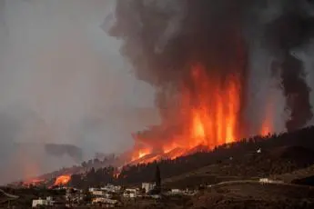 Canarie, nuova eruzione a La Palma: altri evacuati