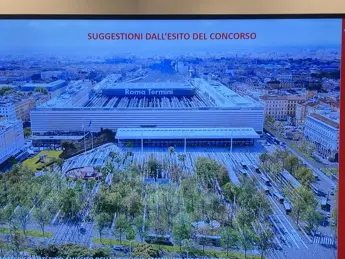 Roma, Raggi: \"Entro il 2025 una nuova piazza dei Cinquecento\"