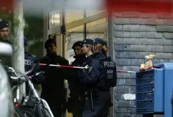 Chiede a cliente di mettere mascherina, lui gli spara in testa: morto 20enne