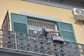 Bimbo morto a Napoli, il domestico: \"Ho avuto un capogiro e l'ho lasciato cadere\"