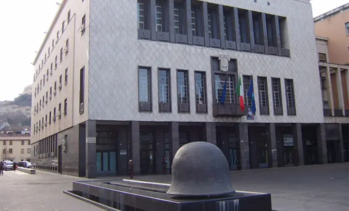 Cosenza, Caruso rinnova il contratto alla collaboratrice finita nel mirino della commissione Controllo