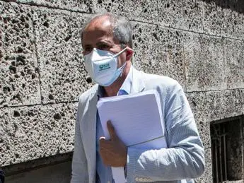 Green pass obbligatorio, Crisanti: \"Terza dose è conseguenza\"