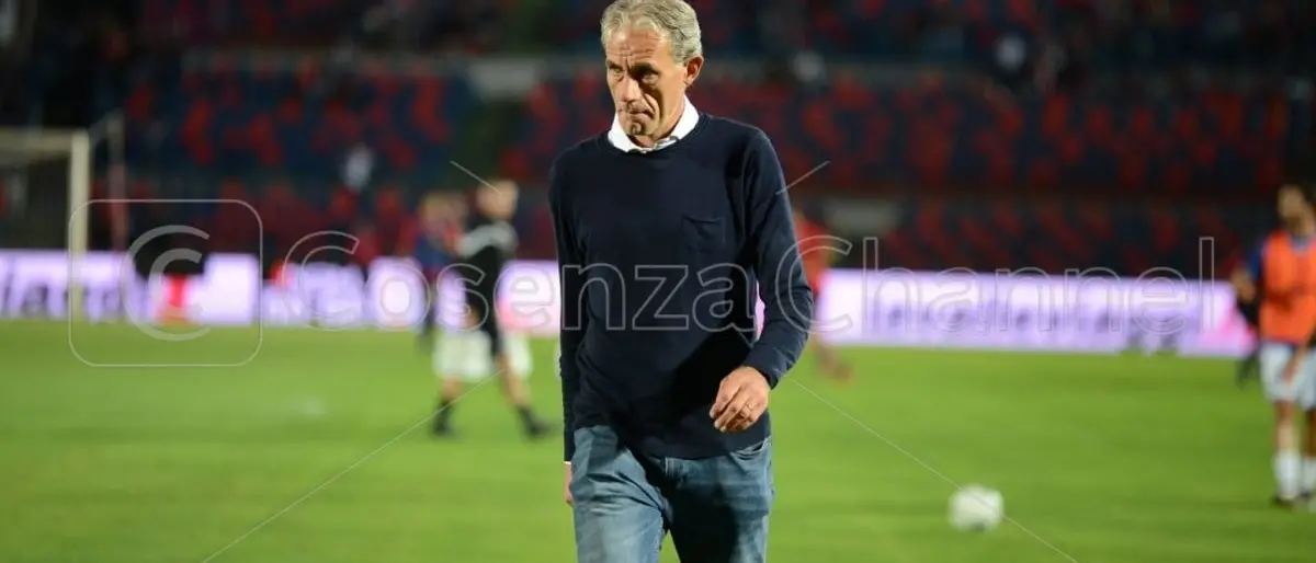 Zaffaroni in sala stampa: «Cosenza, è una vittoria di carattere»