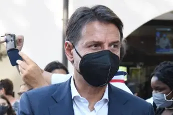 Piazze piene per comizi, Conte replica a Fedez