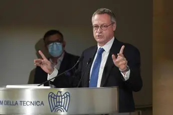Bonomi schiera Confindustria: \"Draghi resti premier a lungo\"