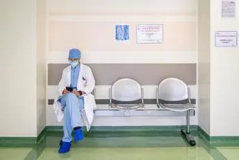 Virologi in tv solo se autorizzati, Minelli: \"Dovrebbe valere anche per politici\"