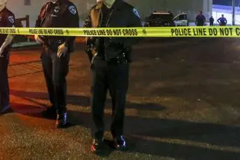 Tennessee, spara in un negozio: un morto e 12 feriti