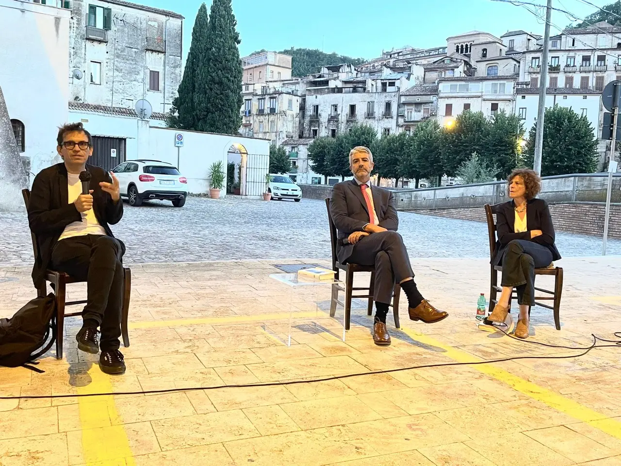 Si è tenuta ieri a Cosenza la presentazione de \"La città dei vivi\"