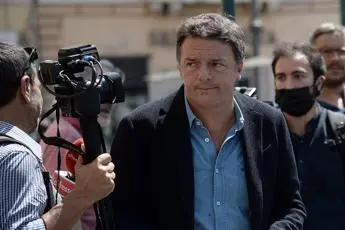 Renzi: \"Mi danno per morto ma sono sempre qui\"