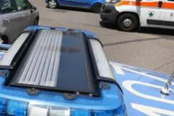 Cagliari, uomo si dà fuoco: agente lo salva ma resta ustionato