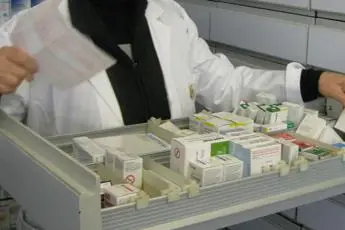 Con tosse e raffreddore 60% italiani si isola in casa, farmacisti riferimento