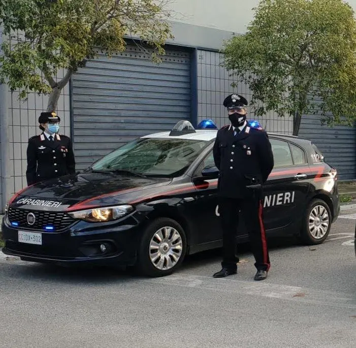 Corigliano, madre trova droga in casa e chiama i carabinieri: arrestato il figlio