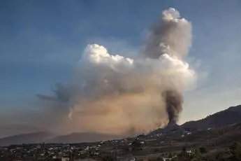Canarie, eruzione vulcano a La Palma si ferma dopo 8 giorni