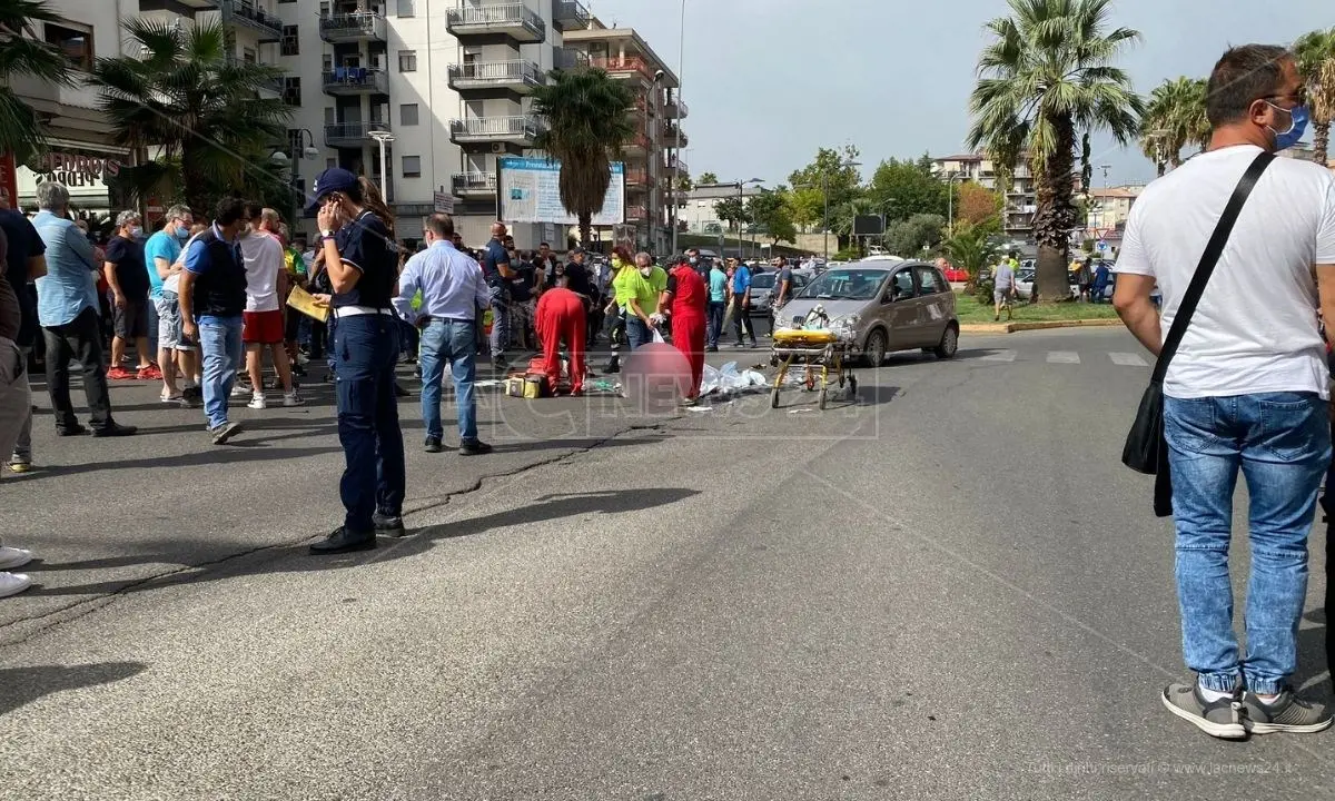 Corigliano Rossano, donna travolta e uccisa da un’auto