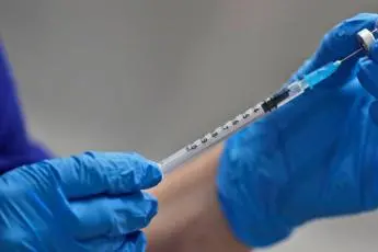 Vaccino Covid e certificati di esenzione, c'è la proroga: ecco a chi spetta