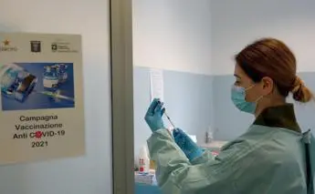 Terza dose, Palù (Aifa): \"Per richiamo a tutti si deciderà in base a curva contagi\"