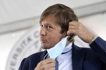 Covid oggi Italia, Sileri: \"Quarantena a vaccinati ridotta da subito e poi eliminata\"