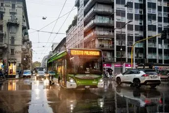 Covid, Ciccozzi: \"Telecamere sul bus e multa a chi è senza mascherina\"