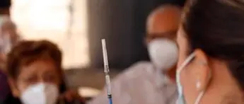 Terza dose al via per anziani, Rsa e sanitari over 60