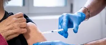 Terza dose vaccino Covid, cosa c'è da sapere