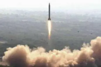 Nordcorea lancia nuovo missile, Pyongyang: \"Testare armi è un nostro diritto\"