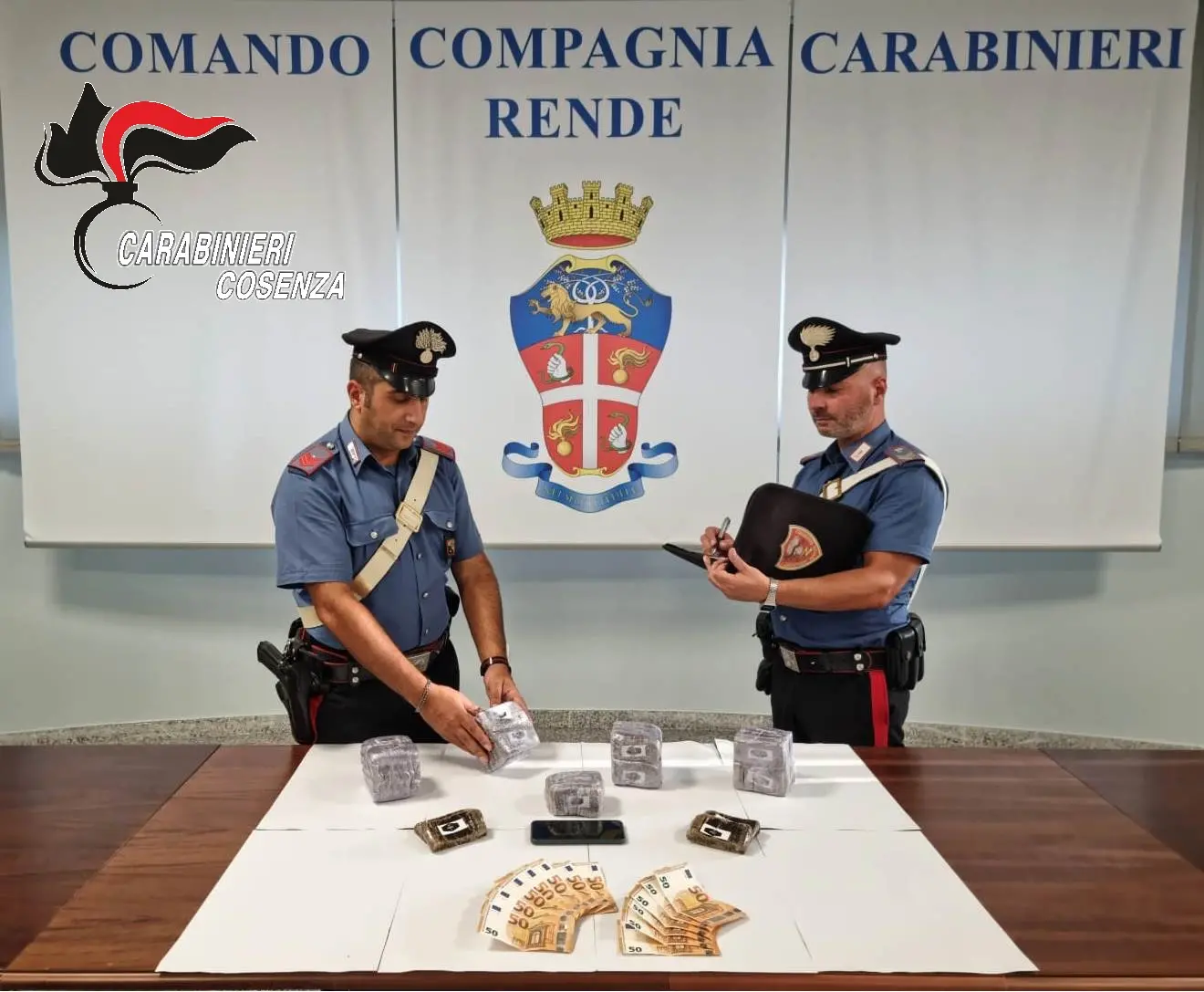Portavano la droga da Cosenza, i carabinieri arrestano due persone a Rende