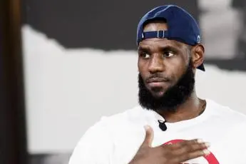 LeBron James annuncia: \"Ero scettico ma alla fine mi sono vaccinato\"