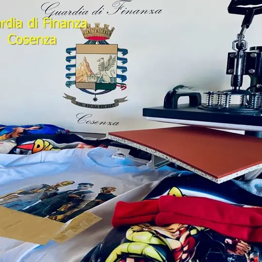 Cosenza, la Finanza sequestra una stamperia di prodotti falsi