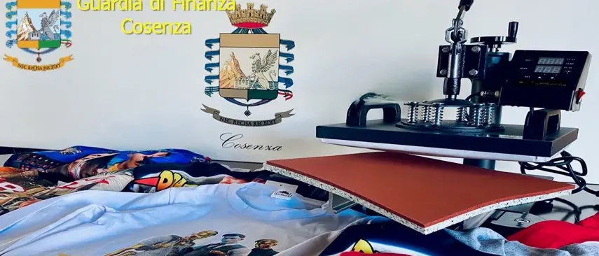 Cosenza, la Finanza sequestra una stamperia di prodotti falsi