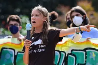 Clima, Greta: \"La speranza siamo noi, non bla bla bla dei politici\"