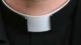 Prato, prete arrestato per droga. Dai conti della parrocchia sottratti 150mila euro