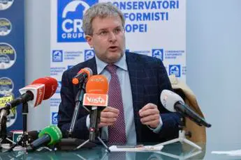Fdi, Fidanza si autosospende: \"Mai presi finanziamenti irregolari\"