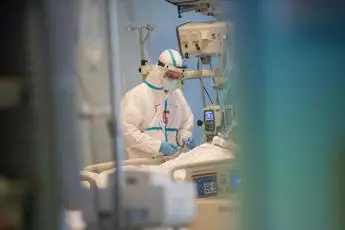 Pillola anti covid e cure domiciliari, cosa dicono esperti