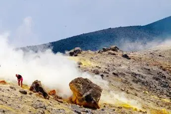 \"Valori fuori norma\", allerta all'isola di Vulcano